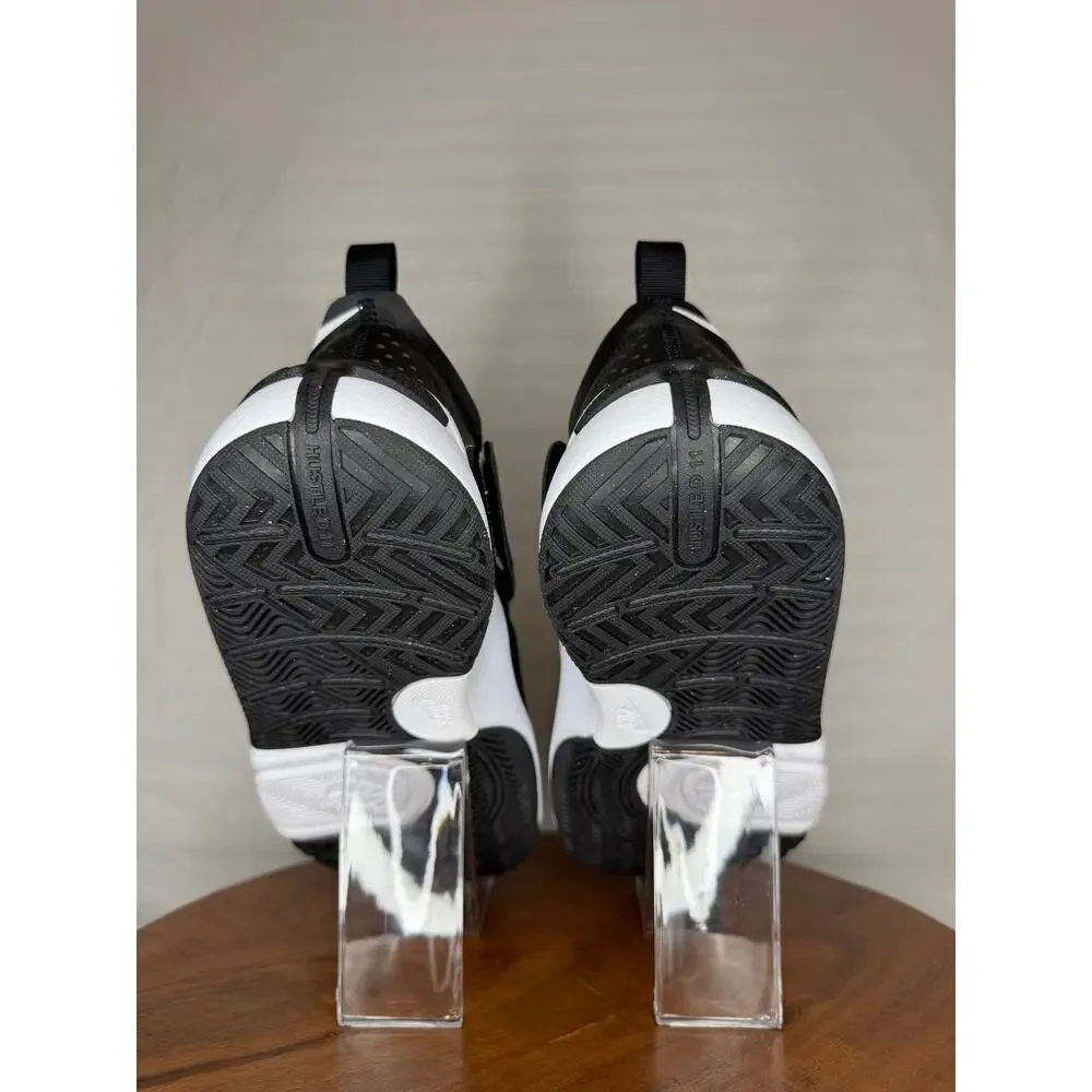 Nike Team Hustle D 11 GS Black White Basketball Shoes Youth 7Y Women’s 8.5 NWT